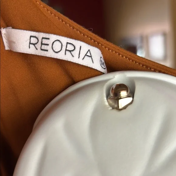 ReoRia Rust Bodysuit with Crew Neck and Form-Fitting Design - Picture 3 of 4